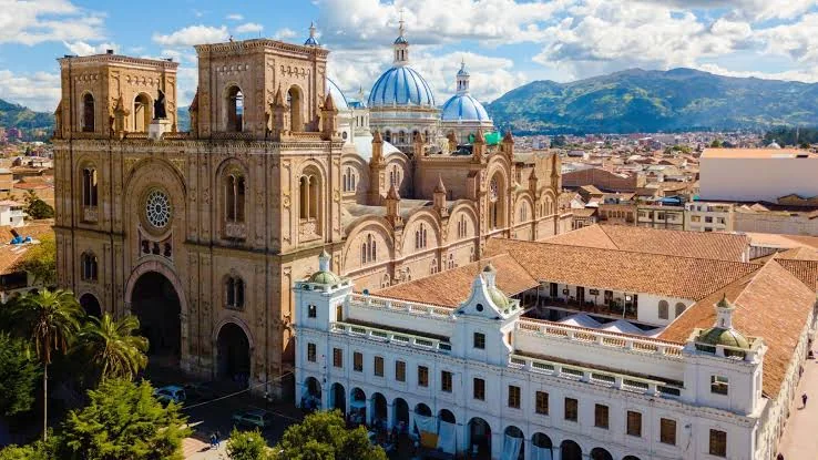 Catedral de la Inmaculada Concepción y centro histórico de Cuenca