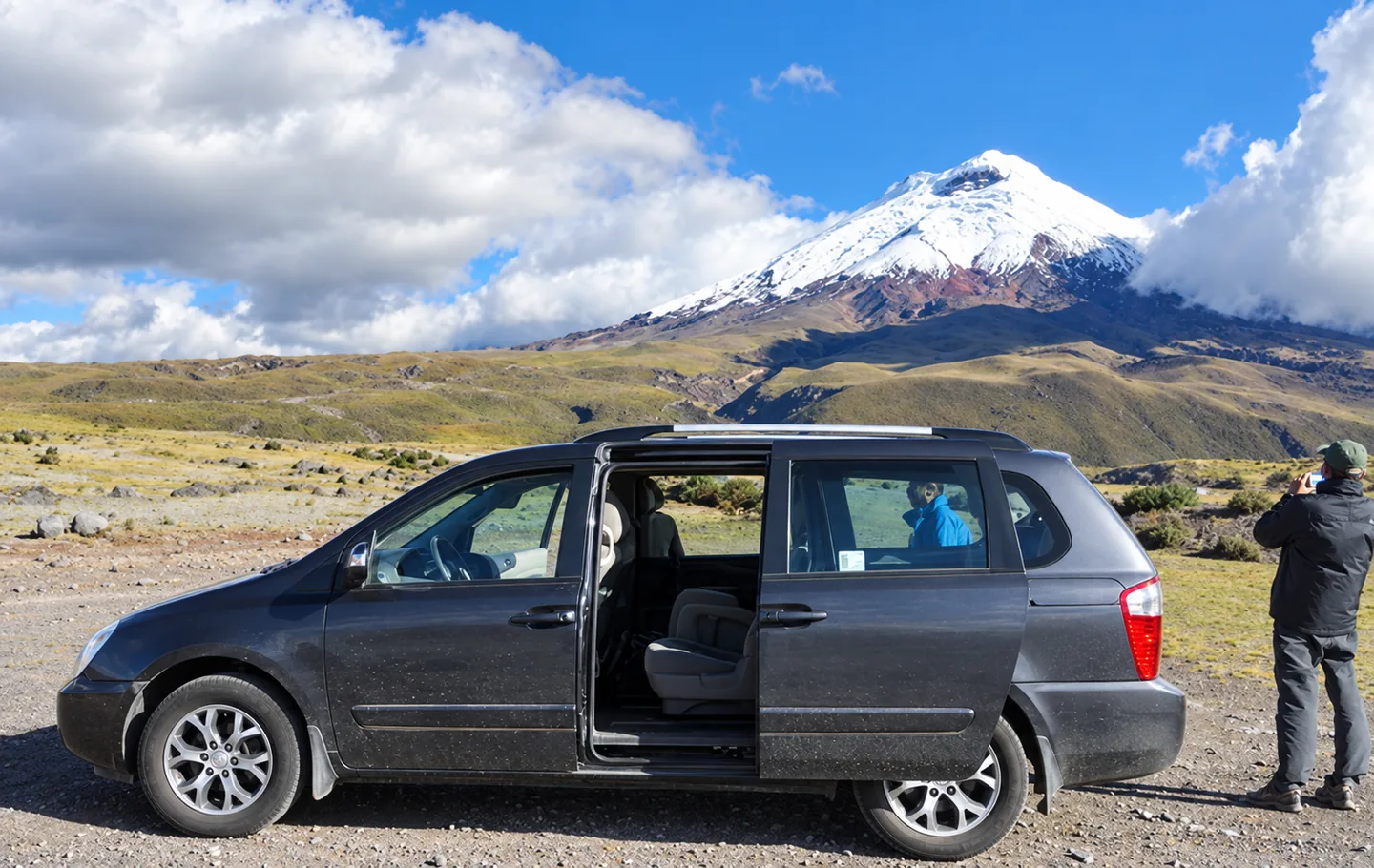 Minivan para traslados privados junto al Cotopaxi