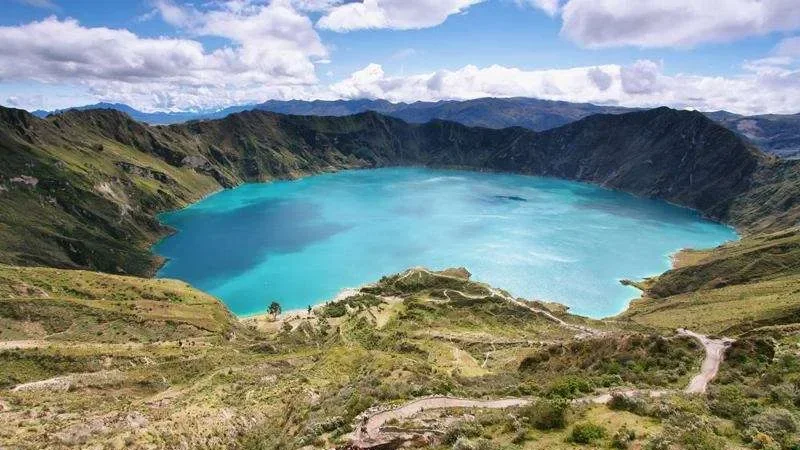 Laguna del cráter del Quilotoa en Ecuador